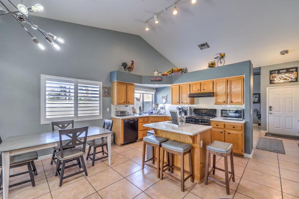 Family Fun For Everyone In Las Vegas- 4 Bedrooms, Billiards, Game Room Henderson Exterior photo