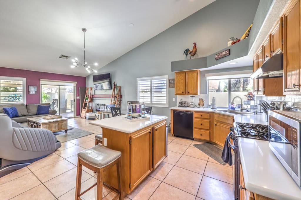 Family Fun For Everyone In Las Vegas- 4 Bedrooms, Billiards, Game Room Henderson Exterior photo